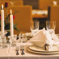 YE i kundservice på restaurang: Servitör YE i kundservice på restaurang: Servitör